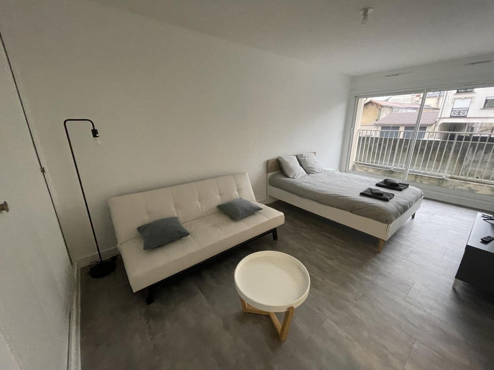 Logement Neuf A Proximite Du Centre Ville Avec Parking Limoges Exterior foto